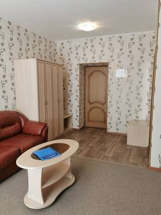 Гостиница Визит Ковров Cемейный номер с собственной ванной комнатой-5