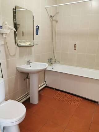 Гостиница Визит Ковров Cемейный номер с собственной ванной комнатой-7